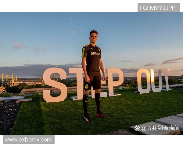 足球巨星拐杖写真展现运动员坚韧精神与逆境中的不屈力量